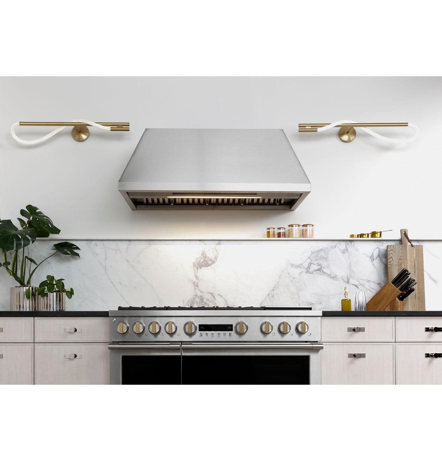 Monogram 48" All Gas Professional Range with 6 Burners and Griddle