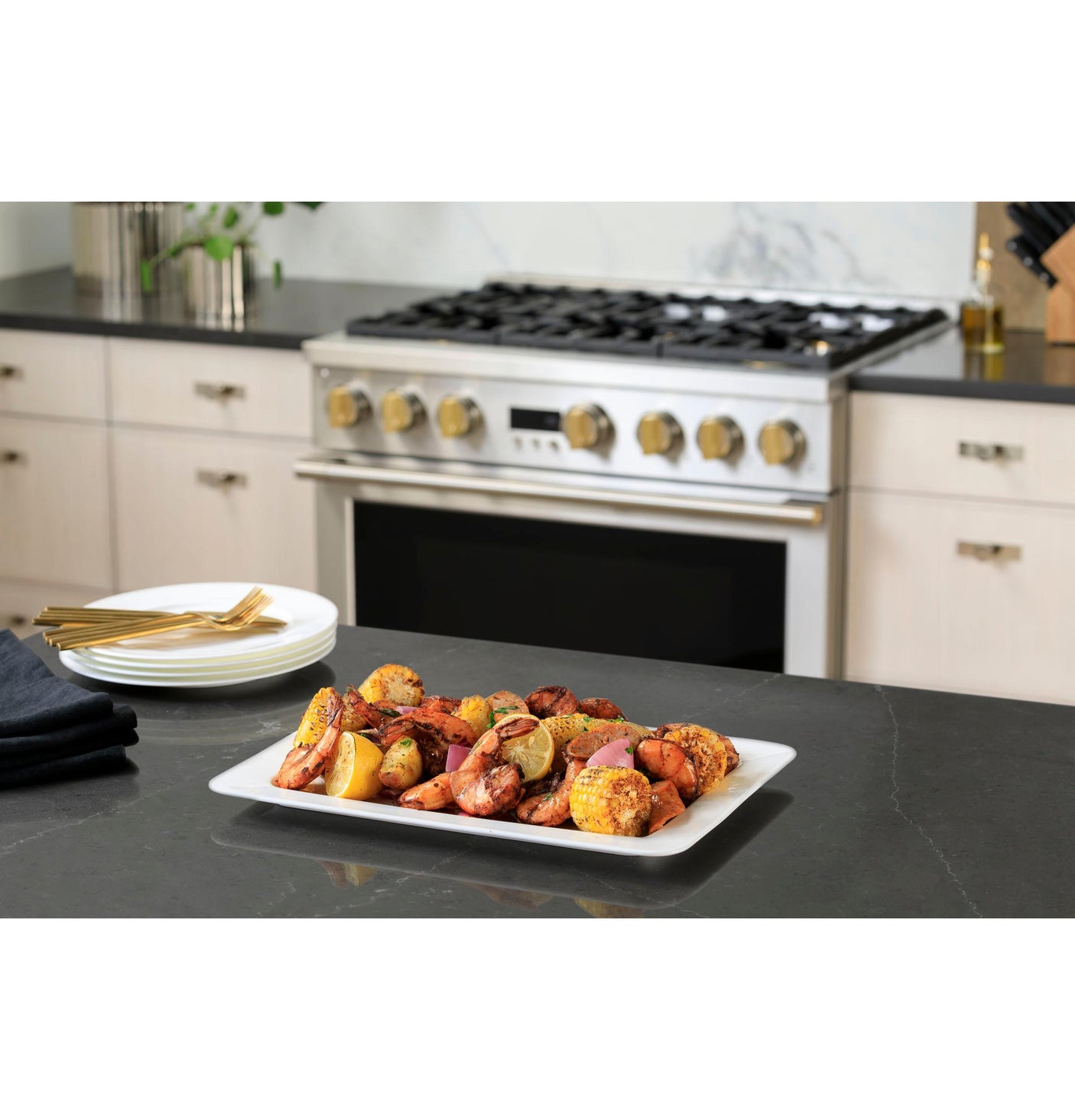 Monogram 36" Dual-Fuel Professional Range with 6 Burners