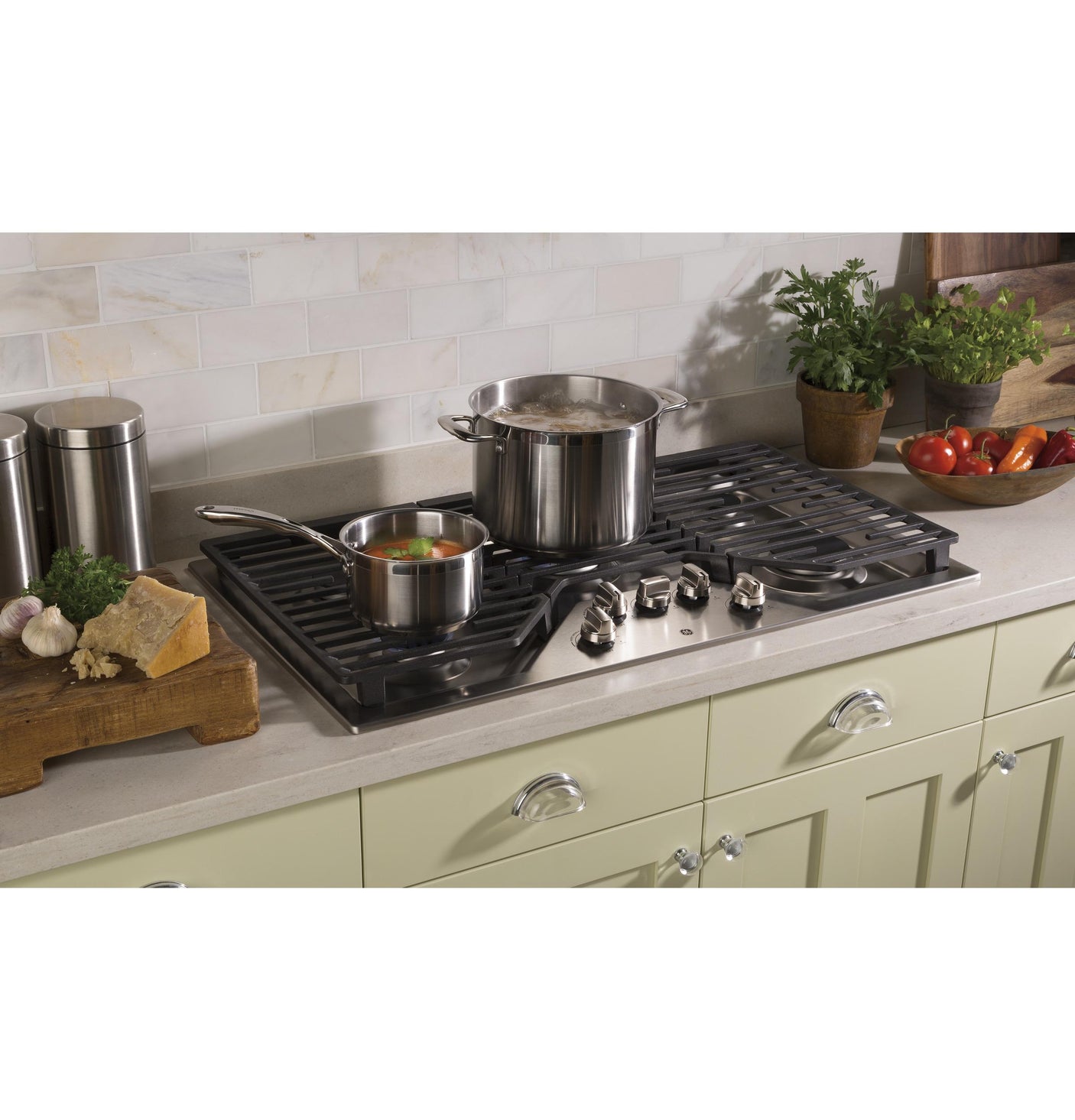 GE® 36" Built-In Gas Cooktop with 5 Burners and Dishwasher Safe Grates