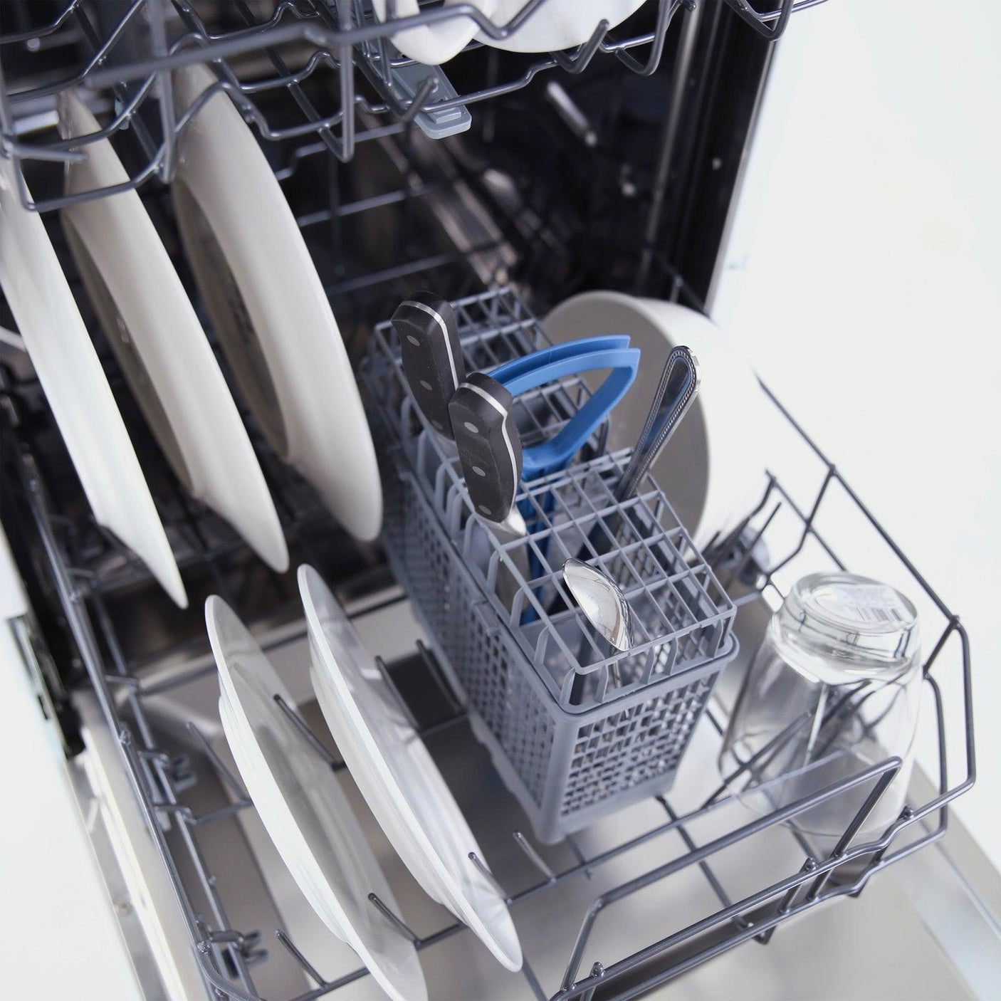 Avanti 18" Built In Dishwasher - White / 18"