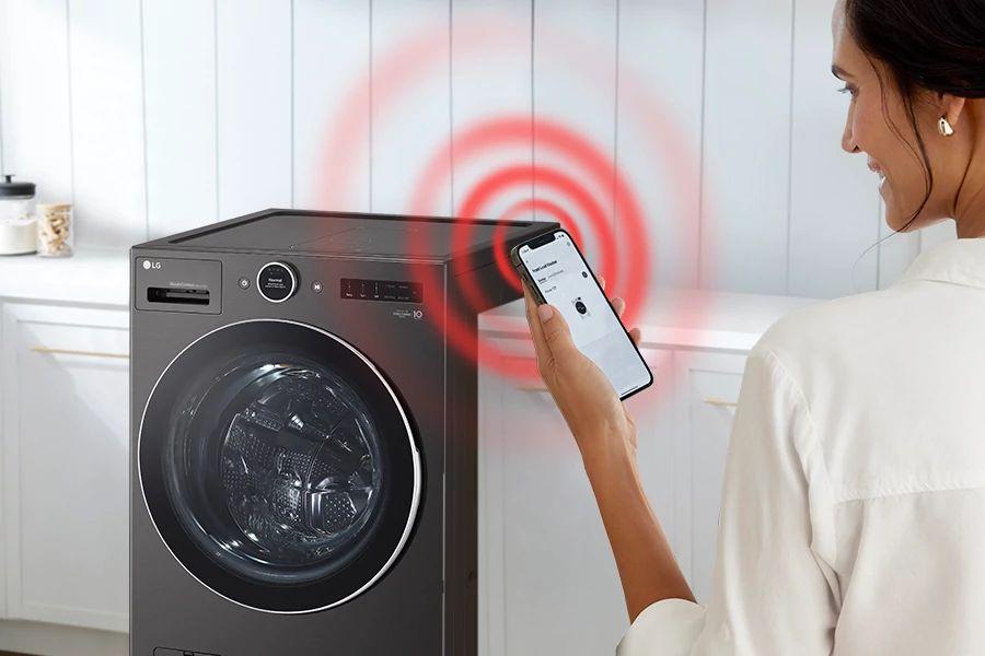 Ventless Washer/Dryer Combo LG WashCombo™ All-in-One 5.0 cu. ft. Mega Capacity with Inverter HeatPump™ Technology and Direct Drive Motor