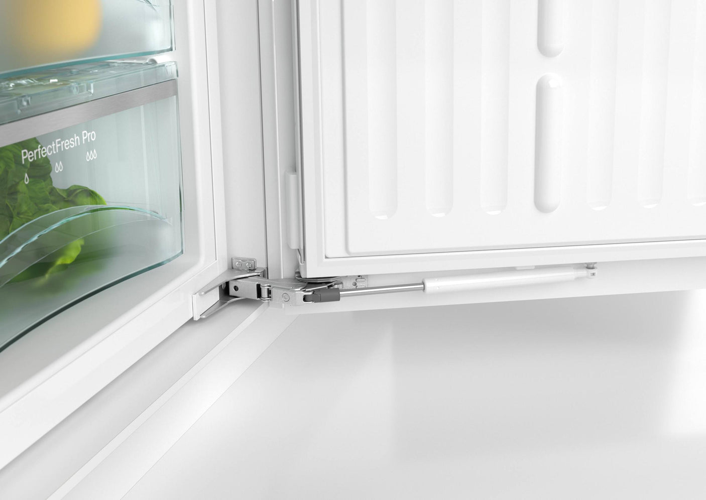 FNS 37492 iE - PerfectCool freezer for perfect side-by-side combination in the 70 in niche.