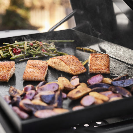 Slate™ 30" Rust-Resistant Griddle with extendable side table - Black