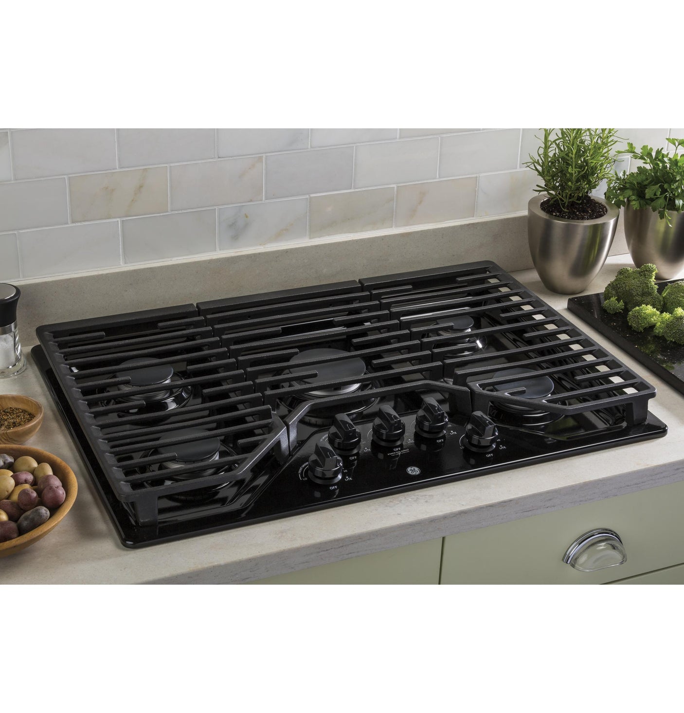 GE® 30" Built-In Gas Cooktop with 5 Burners and Dishwasher Safe Grates