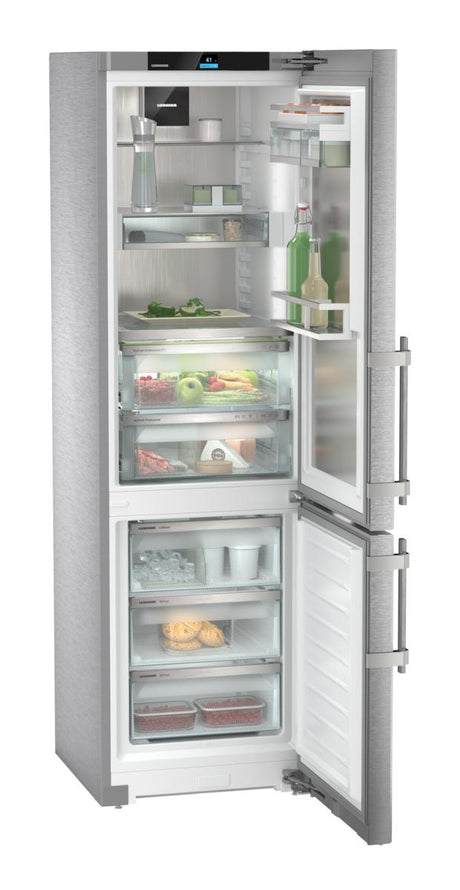 Fridge-freezer with BioFresh Professional and NoFrost