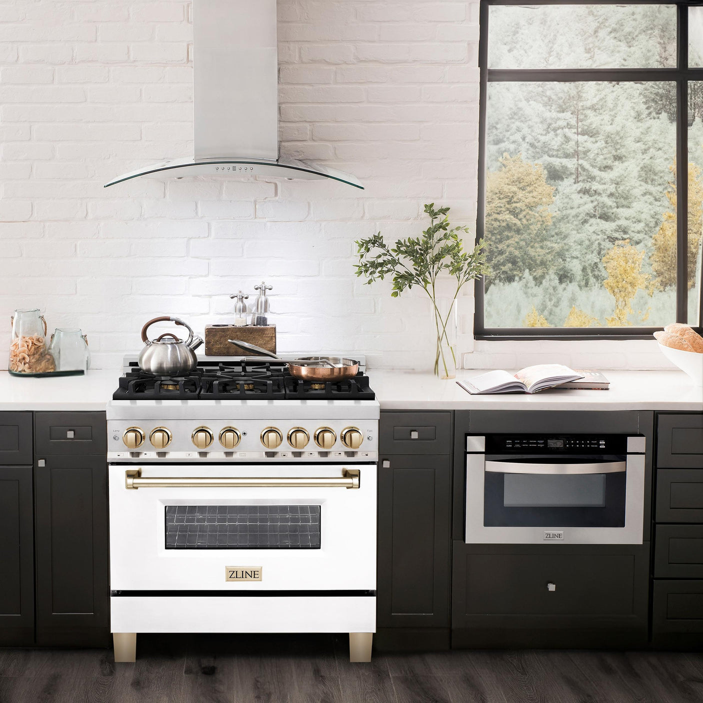 ZLINE Autograph Edition 36" 4.6 cu. ft. Dual Fuel Range with Gas Stove and Electric Oven in Stainless Steel with White Matte Door and Accents (RAZ-WM-36) [Color: Polished Gold Accents]