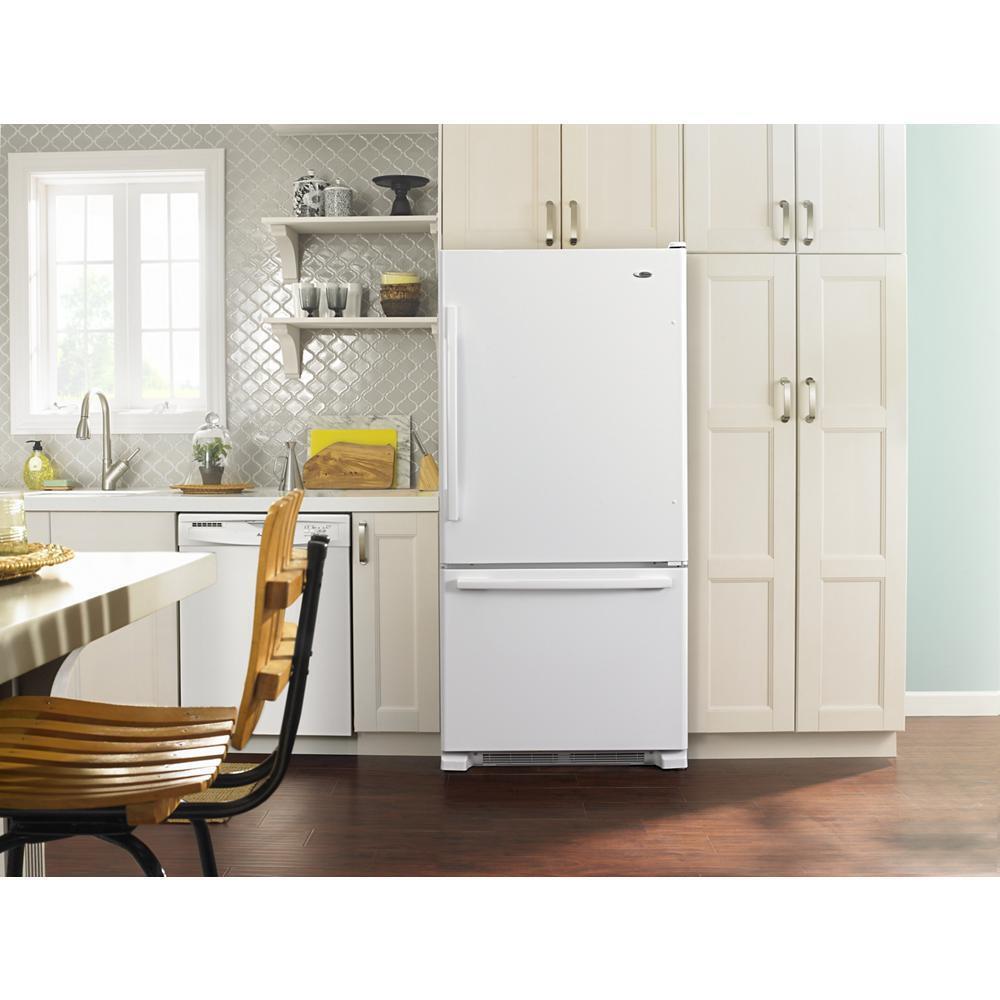 33-inch Wide Bottom-Freezer Refrigerator with EasyFreezer™ Pull-Out Drawer - 22 cu. ft. Capacity