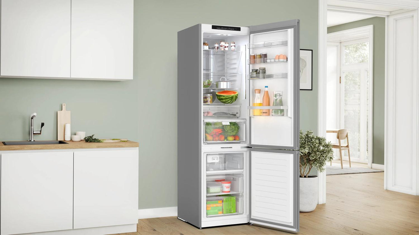 800 Series Free-standing fridge-freezer with freezer at bottom, glass door 24" White, Total No Frost