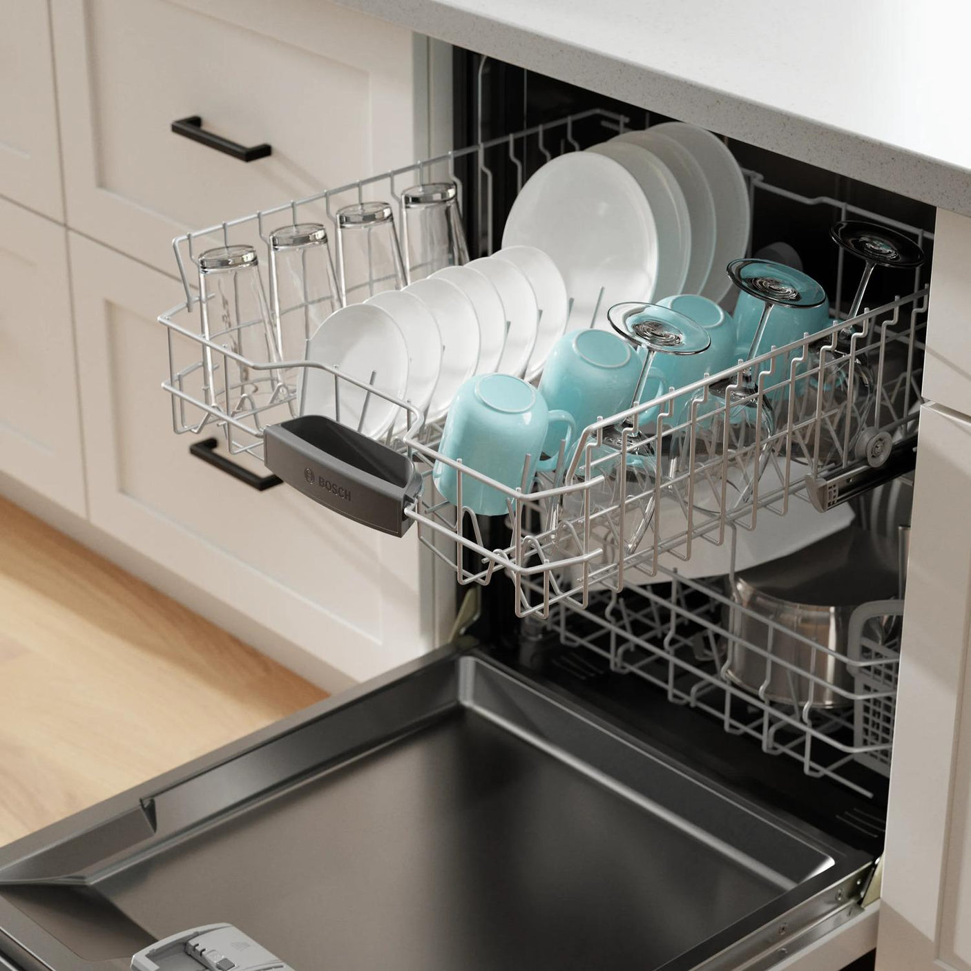 300 Series Dishwasher 24" White