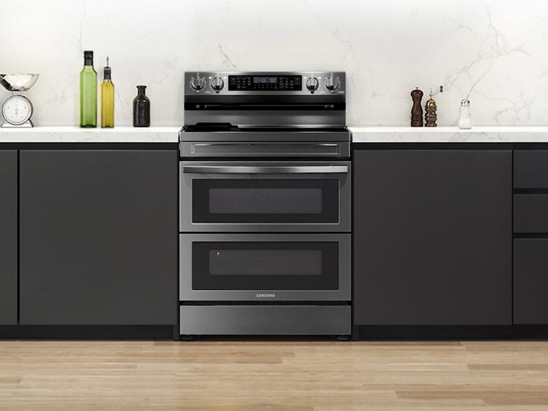 6.3 cu. ft. Smart Freestanding Electric Range with Flex Duo™, No-Preheat Air Fry & Griddle in Black Stainless Steel